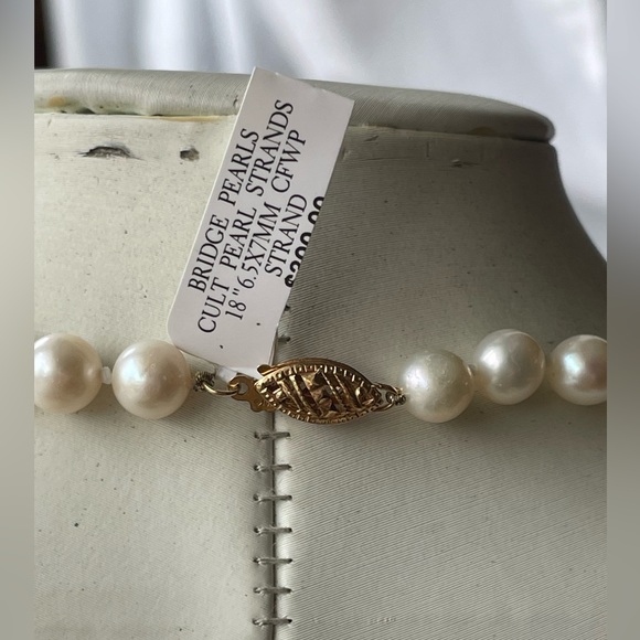 NWT 18” long cultured pearl necklace with 14k gold clasp - Picture 5 of 12